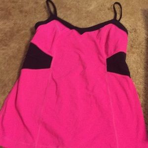 Lululemon sz 6(ish) top